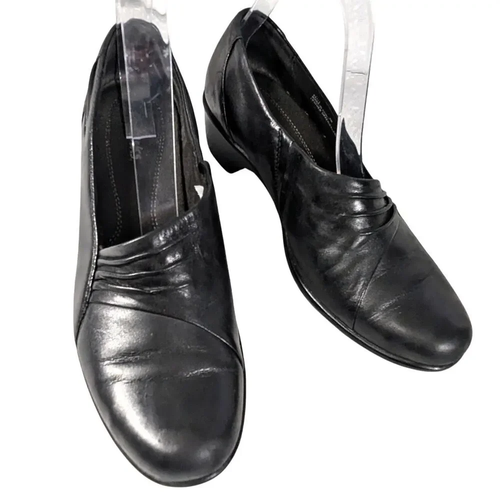 NWOT! CLARKS! BLACK GENUINE LEATHER MEGA PADDED COMFY RUBBER SOLE LOAFERS! SZ 8M